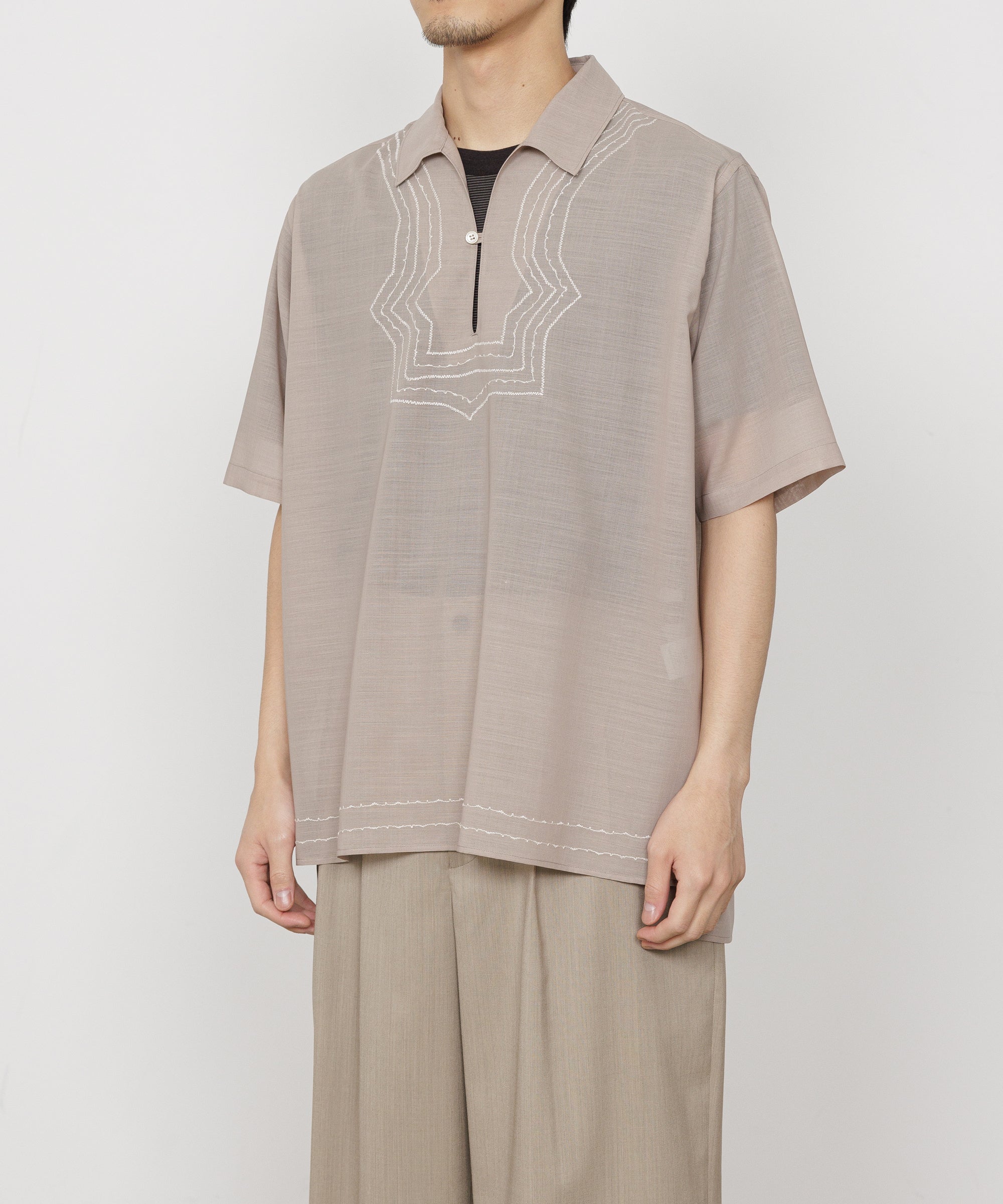 ウールリサイクルポリエステルトロピカル / エンブロイダリースキッパーS/Sシャツ, Beige
