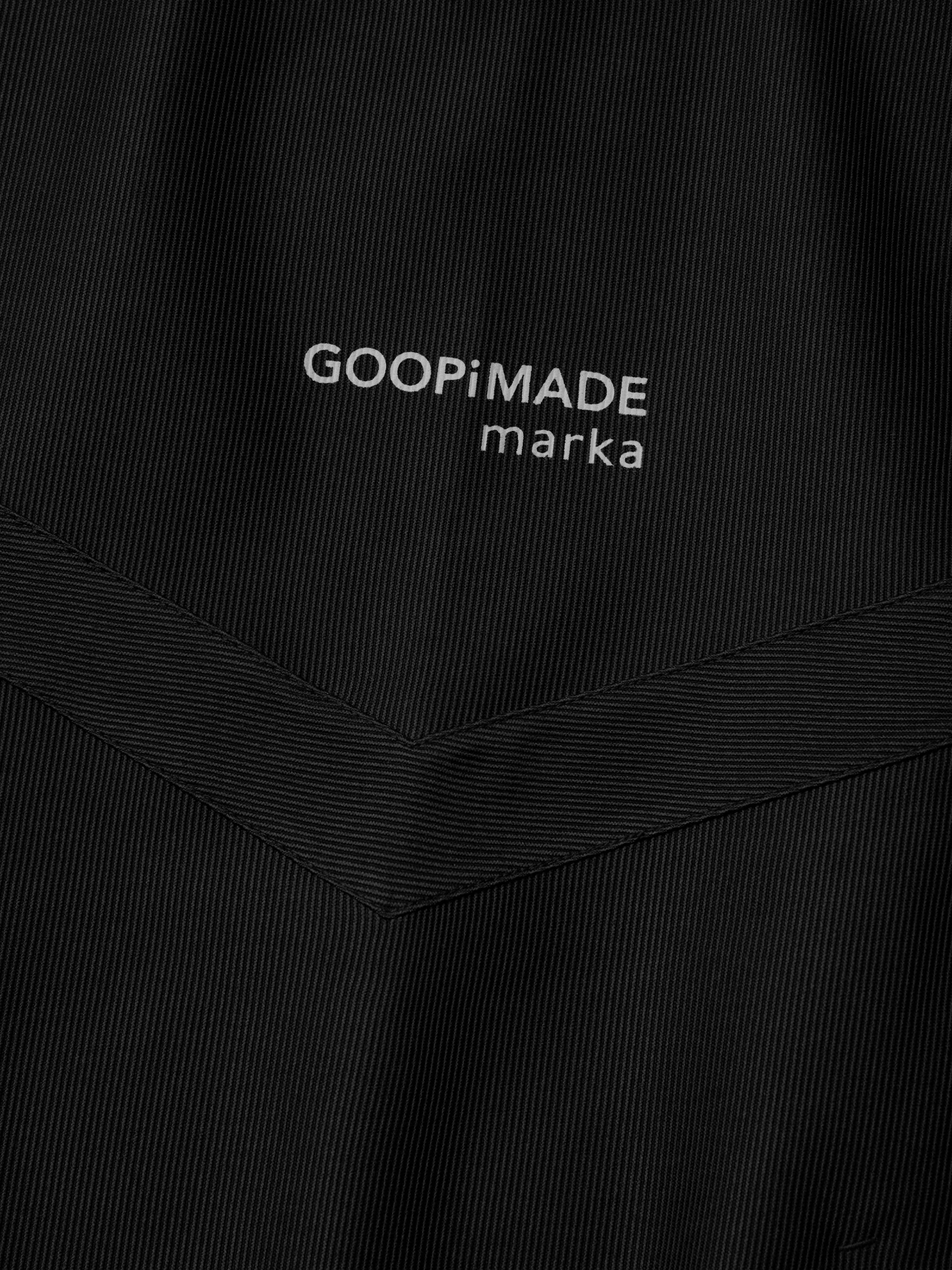 【GOOPiMADE x marka】 VI / Classic Logo Crewneck, Black